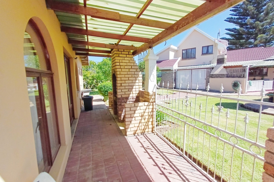 4 Bedroom Property for Sale in Delvillepark Western Cape